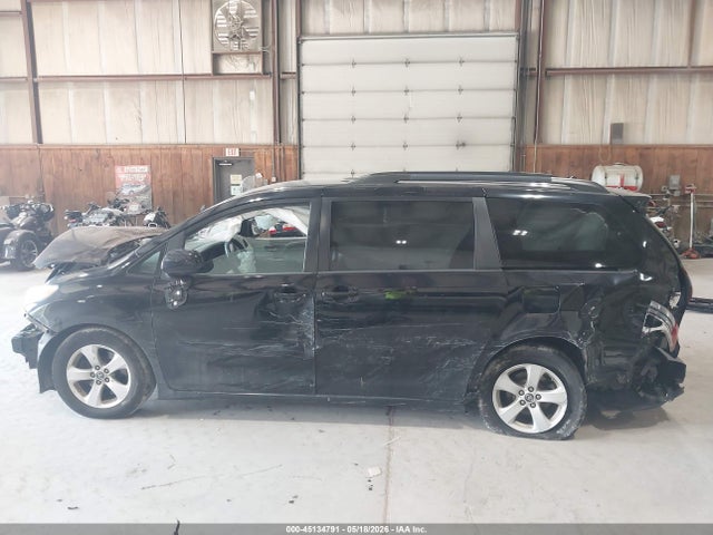 Auction sale of the 2018 Toyota Sienna Le 8 Passenger, vin: 5TDKZ3DC1JS944456, lot number: 45134791