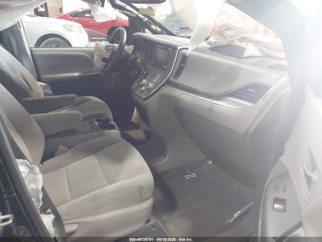 Auction sale of the 2018 Toyota Sienna Le 8 Passenger, vin: 5TDKZ3DC1JS944456, lot number: 45134791
