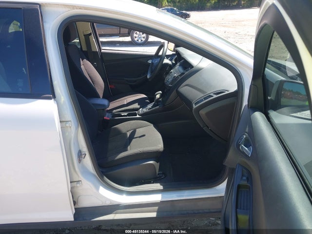1FADP3K22JL272407 Ford FOCUS SE
