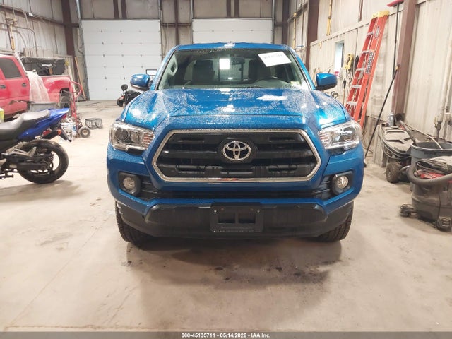 45135711 :رقم المزاد ، 5TFSZ5AN7HX108589 vin ، 2017 Toyota Tacoma Sr5 V6 مزاد بيع