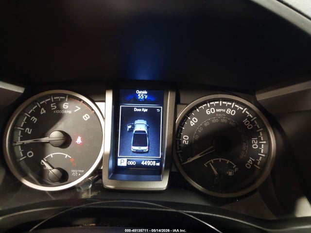 45135711 :رقم المزاد ، 5TFSZ5AN7HX108589 vin ، 2017 Toyota Tacoma Sr5 V6 مزاد بيع