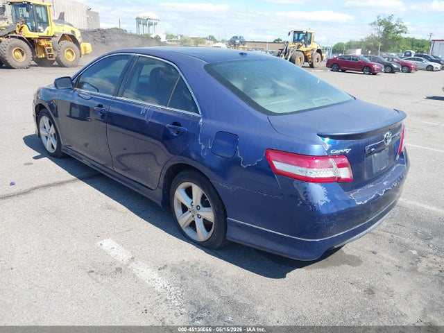 45136056 :رقم المزاد ، 4T1BK3EK5BU627072 vin ، 2011 Toyota Camry Se V6 مزاد بيع