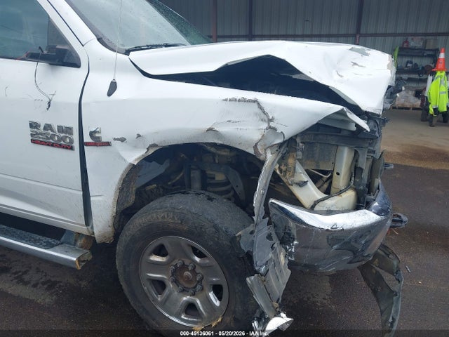 45136061 :رقم المزاد ، 3C6UR5CL1HG749169 vin ، 2017 Ram 2500 Tradesman  4x4 6'4 Box مزاد بيع