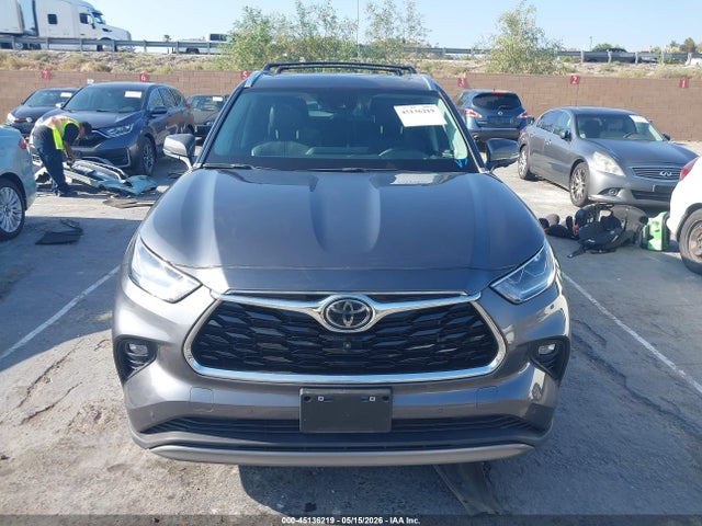 Toyota Highlander Platinum 2023 5TDKDRAHXPS043273 Image 12