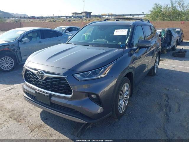 Toyota Highlander Platinum 2023 5TDKDRAHXPS043273 Image 2