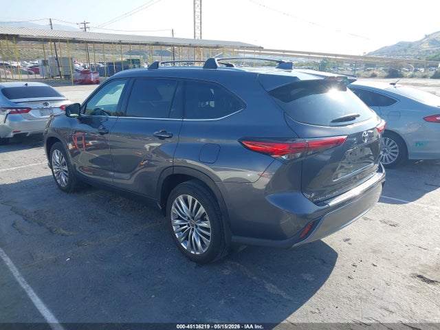 Toyota Highlander Platinum 2023 5TDKDRAHXPS043273 Image 3