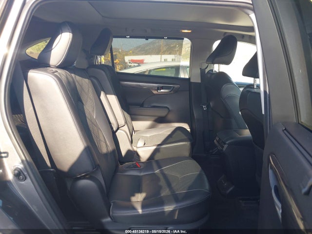 Toyota Highlander Platinum 2023 5TDKDRAHXPS043273 Image 8