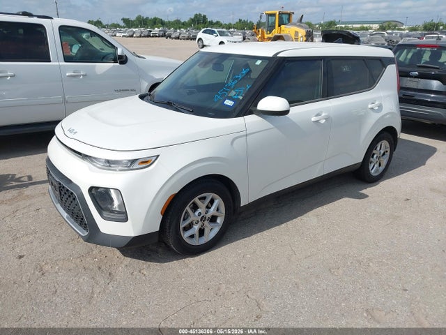 2022 Kia Soul Lx მანქანა იყიდება აუქციონზე, vin: KNDJ23AU5N7168572, აუქციონის ნომერი: 45136306