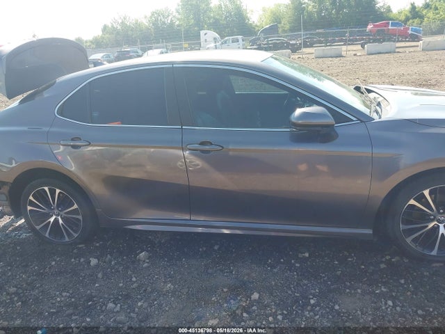 45136798 :رقم المزاد ، 4T1G11AK3LU944174 vin ، 2020 Toyota Camry Se مزاد بيع