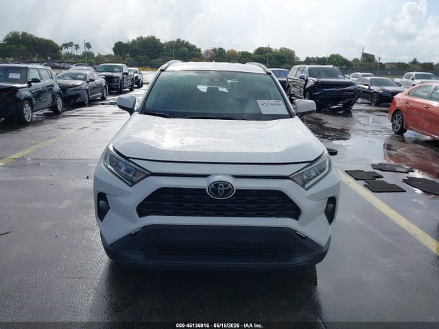 45136916 :رقم المزاد ، 2T3W1RFVXMC125122 vin ، 2021 Toyota Rav4 Xle مزاد بيع