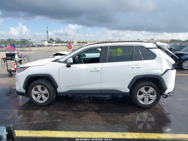 45136916 :رقم المزاد ، 2T3W1RFVXMC125122 vin ، 2021 Toyota Rav4 Xle مزاد بيع