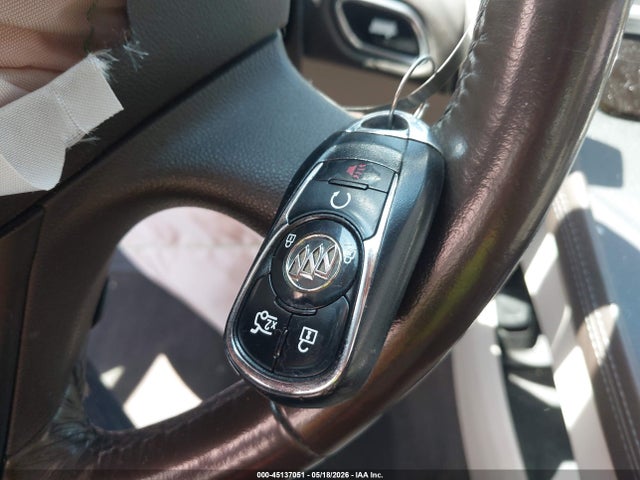 45137051 :رقم المزاد ، 1G4ZS5SSXHU139811 vin ، 2017 Buick Lacrosse Premium مزاد بيع