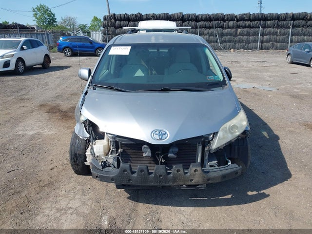 2012 Toyota Sienna Le V6 8 Passenger მანქანა იყიდება აუქციონზე, vin: 5TDKK3DC7CS224439, აუქციონის ნომერი: 45137109