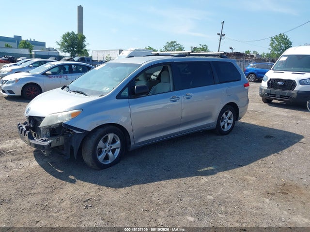 2012 Toyota Sienna Le V6 8 Passenger მანქანა იყიდება აუქციონზე, vin: 5TDKK3DC7CS224439, აუქციონის ნომერი: 45137109