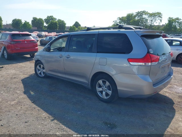 2012 Toyota Sienna Le V6 8 Passenger მანქანა იყიდება აუქციონზე, vin: 5TDKK3DC7CS224439, აუქციონის ნომერი: 45137109