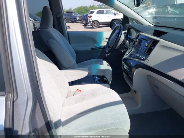 2012 Toyota Sienna Le V6 8 Passenger მანქანა იყიდება აუქციონზე, vin: 5TDKK3DC7CS224439, აუქციონის ნომერი: 45137109