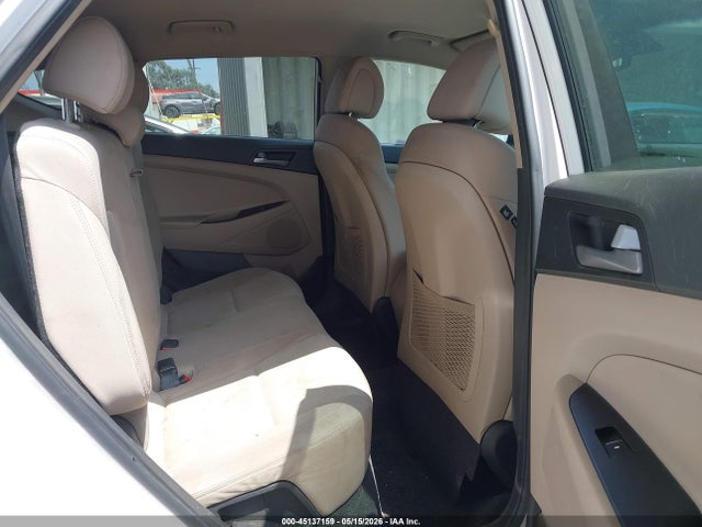 KM8J23A40GU248006 Hyundai TUCSON SE