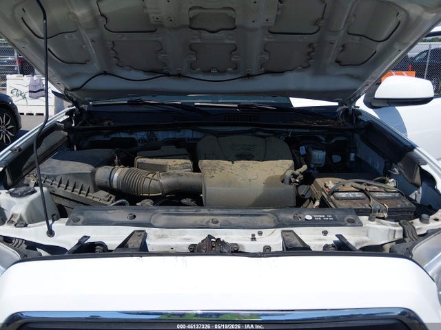 45137326 :رقم المزاد ، 5TFAZ5CN8JX069395 vin ، 2018 Toyota Tacoma Sr5 V6 مزاد بيع