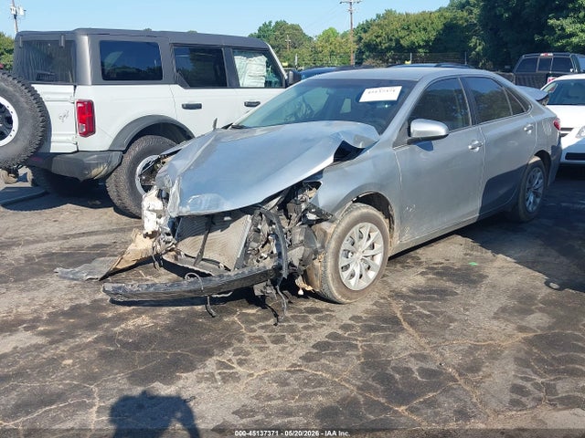 45137371 :رقم المزاد ، 4T1BF1FKXFU476761 vin ، 2015 Toyota Camry Le مزاد بيع