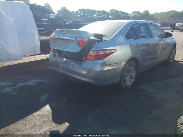 45137371 :رقم المزاد ، 4T1BF1FKXFU476761 vin ، 2015 Toyota Camry Le مزاد بيع