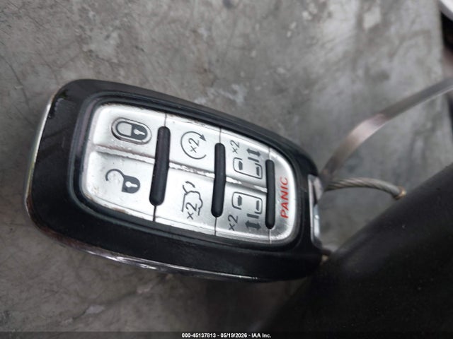 45137813 :رقم المزاد ، 2C4RC1BG4LR157233 vin ، 2020 Chrysler Pacifica Touring L مزاد بيع