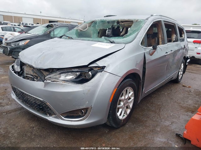 45137813 :رقم المزاد ، 2C4RC1BG4LR157233 vin ، 2020 Chrysler Pacifica Touring L مزاد بيع