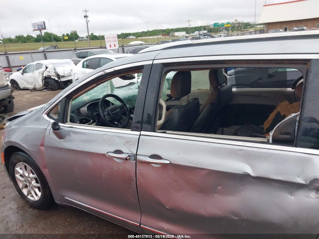 45137813 :رقم المزاد ، 2C4RC1BG4LR157233 vin ، 2020 Chrysler Pacifica Touring L مزاد بيع
