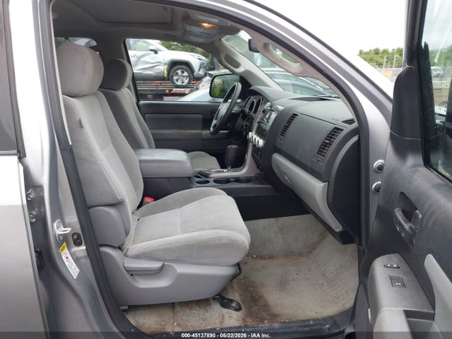 45137890 :رقم المزاد ، 5TDBW5G17BS050669 vin ، 2011 Toyota Sequoia Sr5 5.7l V8 مزاد بيع