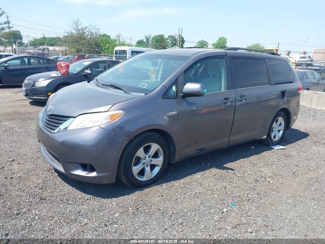 45138141 :رقم المزاد ، 5TDKK3DC7DS338023 vin ، 2013 Toyota Sienna Le V6 8 Passenger مزاد بيع