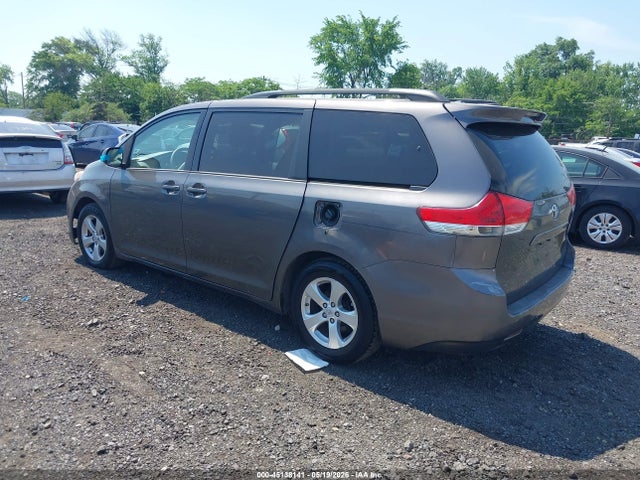 45138141 :رقم المزاد ، 5TDKK3DC7DS338023 vin ، 2013 Toyota Sienna Le V6 8 Passenger مزاد بيع