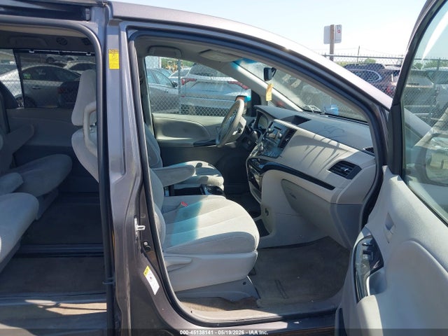 45138141 :رقم المزاد ، 5TDKK3DC7DS338023 vin ، 2013 Toyota Sienna Le V6 8 Passenger مزاد بيع