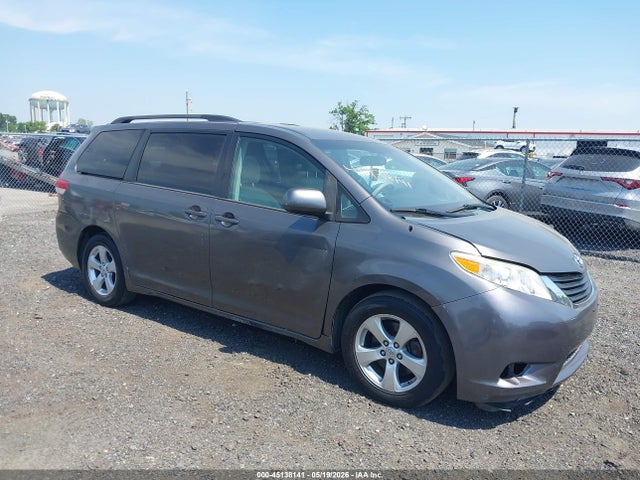 45138141 :رقم المزاد ، 5TDKK3DC7DS338023 vin ، 2013 Toyota Sienna Le V6 8 Passenger مزاد بيع