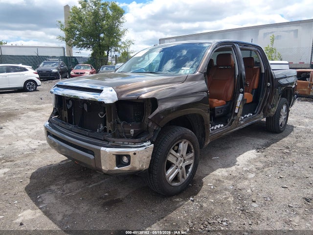 5TFAY5F18KX869935 Toyota Tundra 1794 5.7l V8