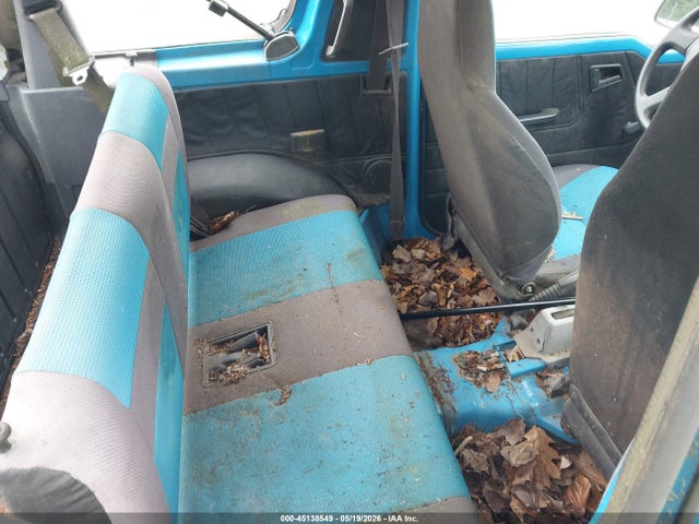 45138549 :رقم المزاد ، 2CNBJ18U3N6917057 vin ، 1992 Geo Tracker مزاد بيع