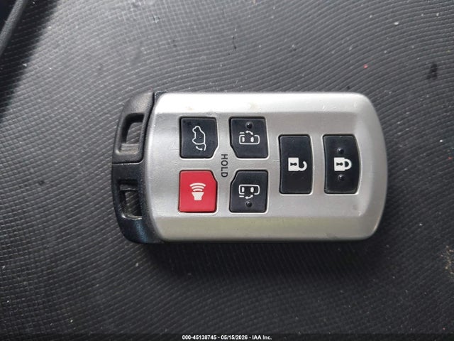 5TDYK3DC4GS739429 Toyota Sienna Xle Premium 8 Passenger