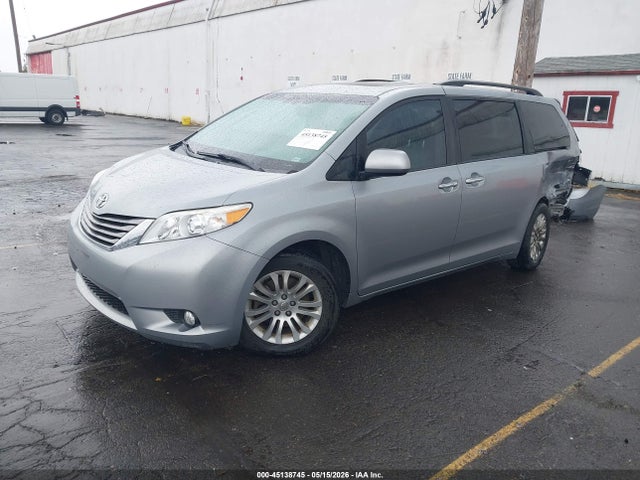 5TDYK3DC4GS739429 Toyota Sienna Xle Premium 8 Passenger