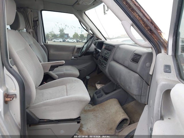 45139108 :رقم المزاد ، WV2NB47002H096988 vin ، 2002 Volkswagen Eurovan Mv مزاد بيع
