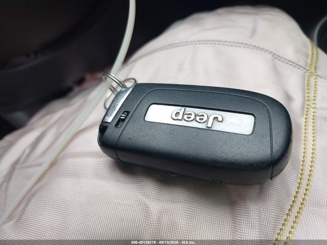 3C4NJCBBXJT194107 Jeep Compass Latitude Fwd