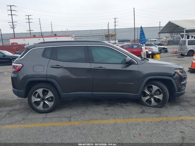 3C4NJCBBXJT194107 Jeep Compass Latitude Fwd