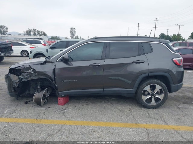 3C4NJCBBXJT194107 Jeep Compass Latitude Fwd