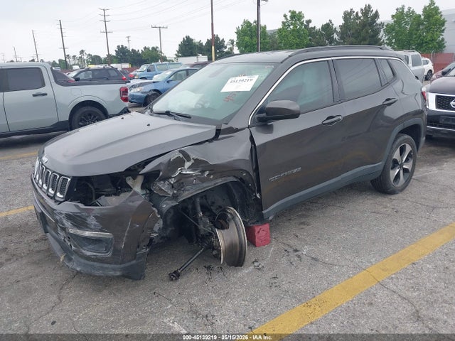 3C4NJCBBXJT194107 Jeep Compass Latitude Fwd