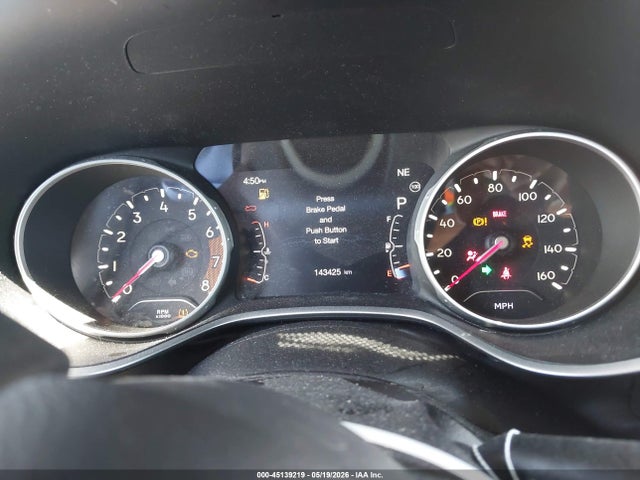 3C4NJCBBXJT194107 Jeep Compass Latitude Fwd
