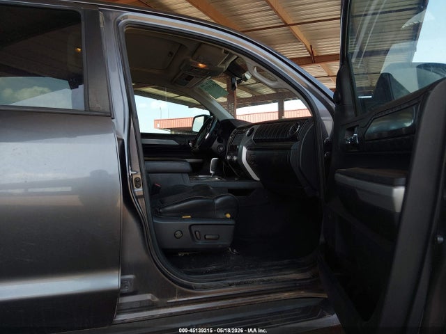 Продажа на аукционе авто 2016 Toyota Tundra Platinum 5.7l V8, vin: 5TFAW5F12GX541570, номер лота: 45139315