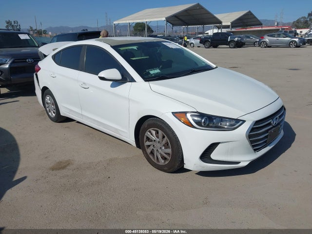 2018 5NPD74LF4JH295208 main image