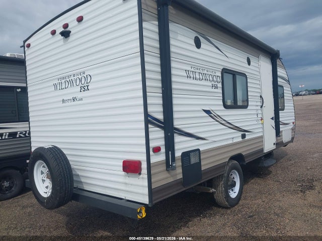 Forest River Wildwood 2017 4X4TWDU16H7355872 Image 4