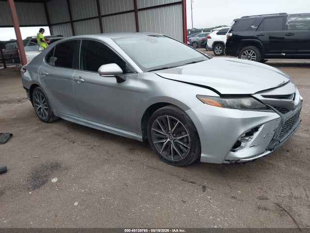 45139765 :رقم المزاد ، 4T1G11AK5NU637270 vin ، 2022 Toyota Camry Se مزاد بيع