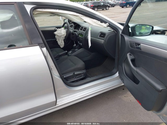 45140183 :رقم المزاد ، 3VWD17AJ3FM307258 vin ، 2015 Volkswagen Jetta 1.8t Se مزاد بيع