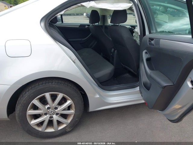 45140183 :رقم المزاد ، 3VWD17AJ3FM307258 vin ، 2015 Volkswagen Jetta 1.8t Se مزاد بيع