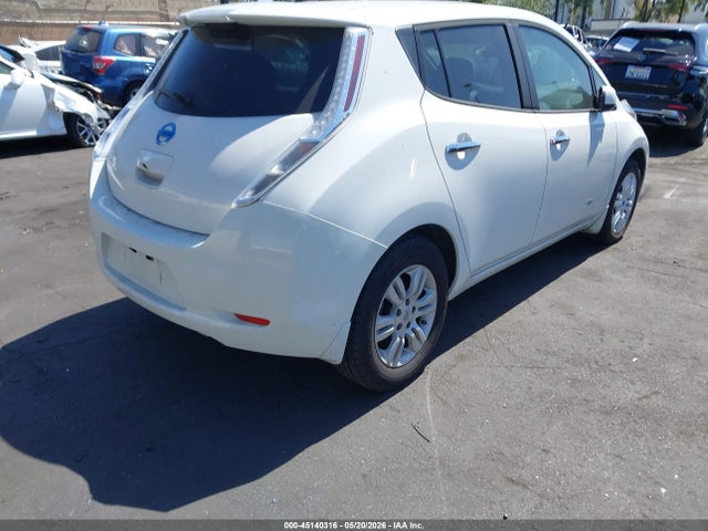 45140316 :رقم المزاد ، 1N4AZ0CP3FC326603 vin ، 2015 Nissan Leaf S مزاد بيع
