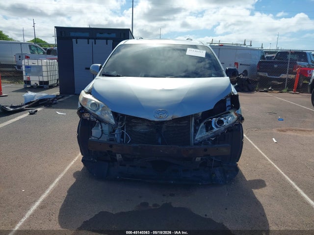 2014 Toyota Sienna Xle V6 7 Passenger Auto Access Seat/xle V6 8 Passenger მანქანა იყიდება აუქციონზე, vin: 5TDYK3DC1ES481299, აუქციონის ნომერი: 45140363
